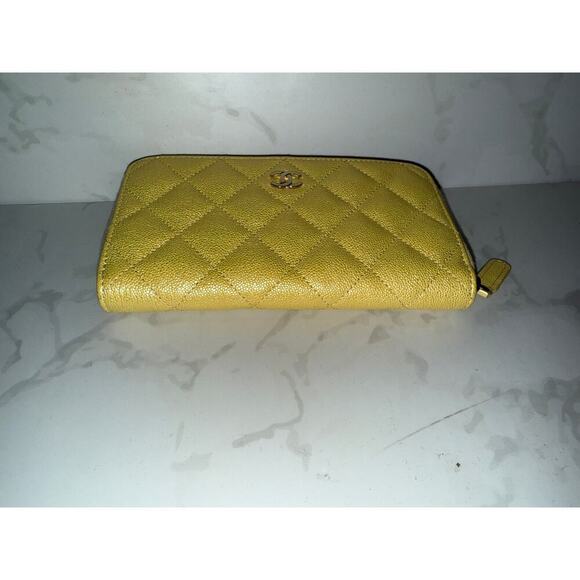 Chanel Iconic Quilted design Wallet - Picture 4 of 5